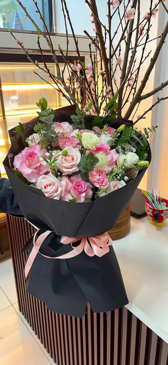 Bó hồng phấn giấy đen — mẫu 3491 MyMy Bakery
