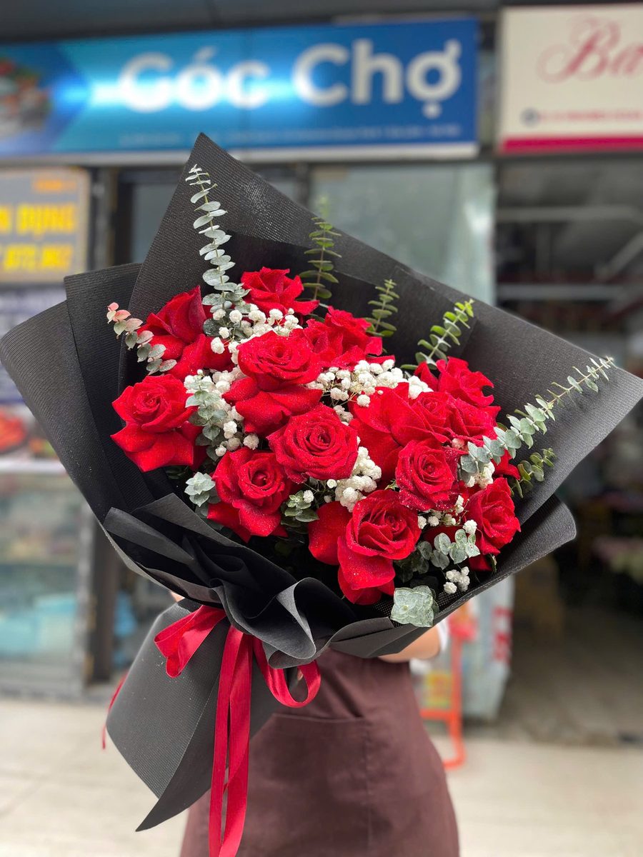 Bó hồng đỏ giấy đen — mẫu 4292 MyMy Bakery