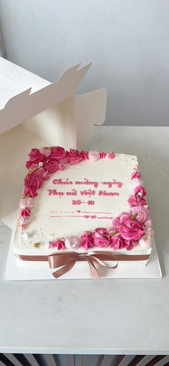 Bánh vuông hoa kem Chúc mừng 20/10 — mẫu 4574 MyMy Bakery