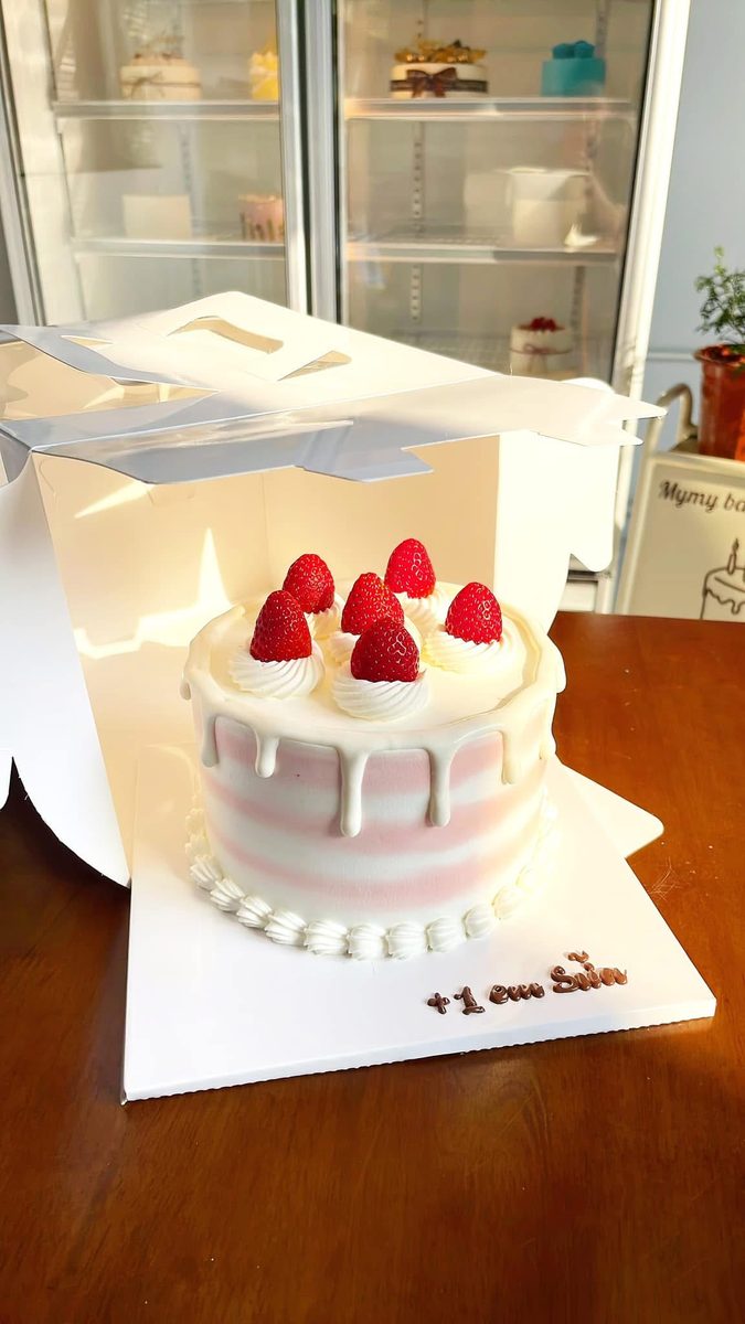 Bánh dâu tây sốt trắng — mẫu 4592 MyMy Bakery